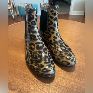 Sleek Brown and Black Ankle Boots with Leopard Print